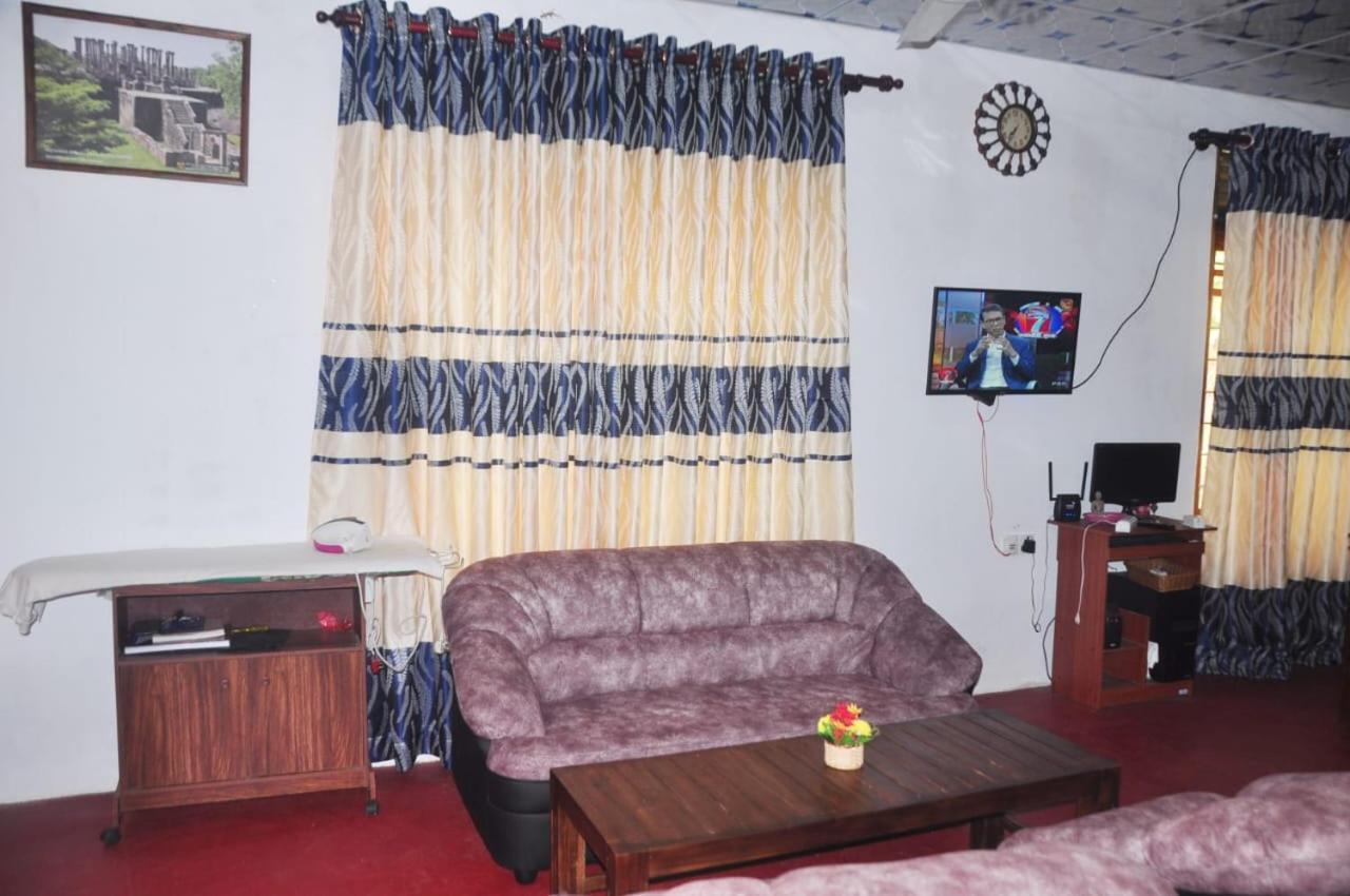 Impress Holiday Home Anuradhapura Exterior foto